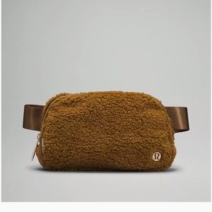 Everywhere Belt Bag 1L 
Fleece